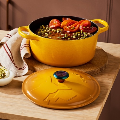 【LE CREUSET】シグニチャー　ココット・ロンド　22cm　ネクター　（イリディセントツマミ）