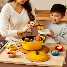 【LE CREUSET】シグニチャー ココット・ロンド 22cm ネクター (イリディセントツマミ)