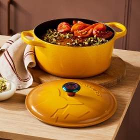 【LE CREUSET】シグニチャー ココット・ロンド 22cm ネクター (イリディセントツマミ)