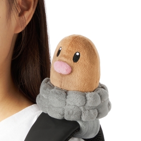 肩のせぬいぐるみ ディグダ